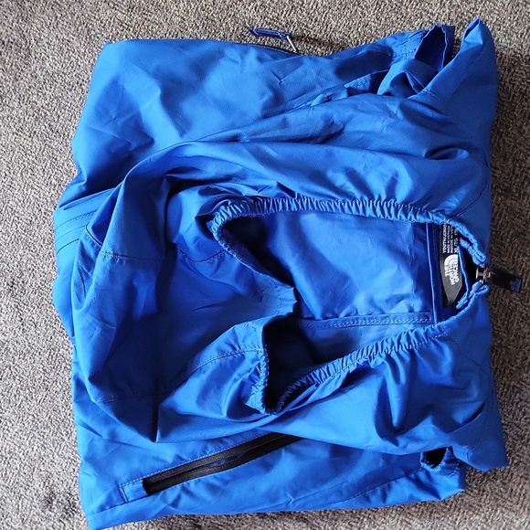Boy's Blue hooded The North Face WindWall light-weight wind/rain jacket. - Picture 6 of 7